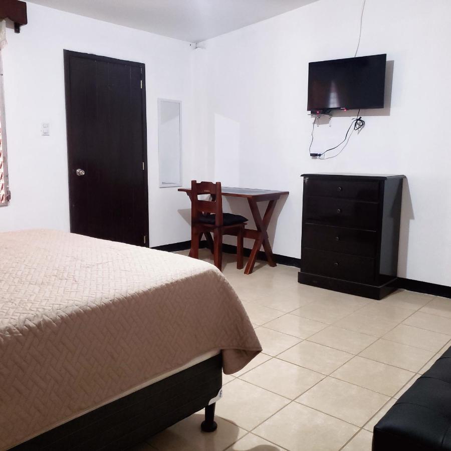 Judys Home - Bed And Breakfast Retalhuleu Dış mekan fotoğraf